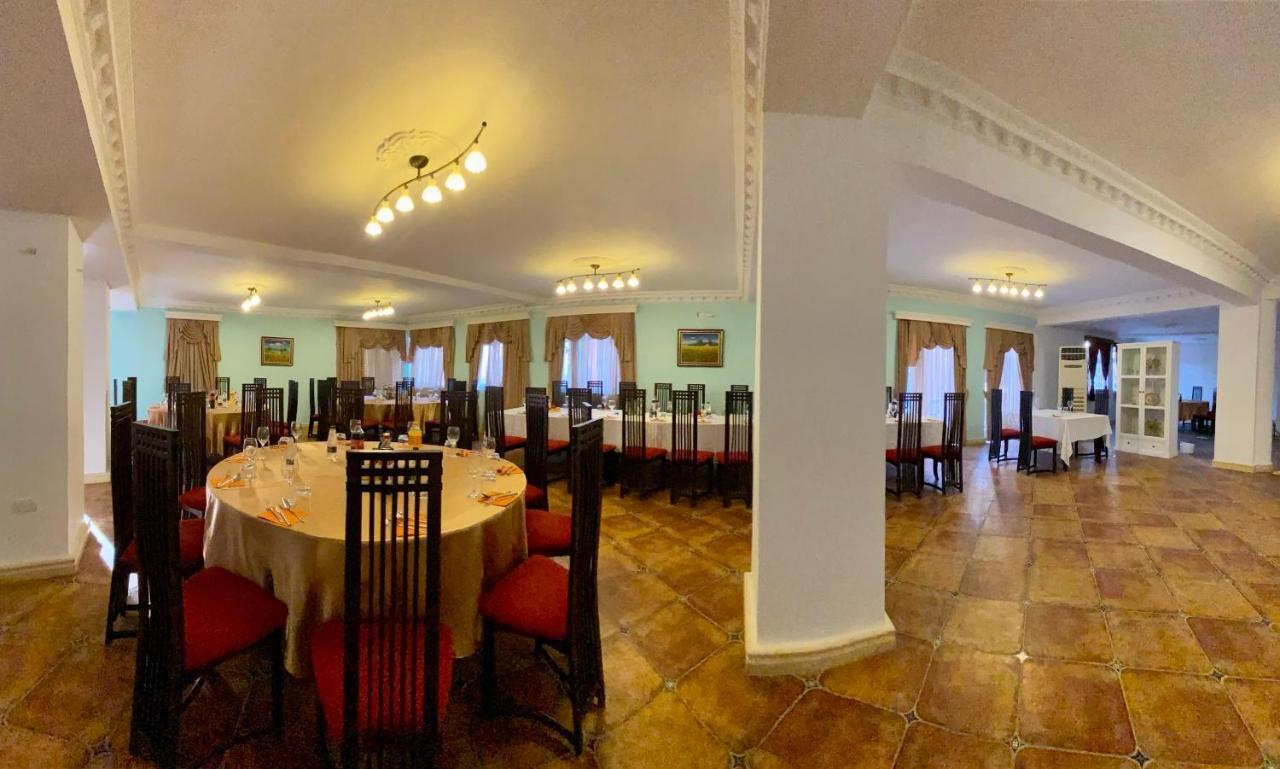 Pilo Lala Hotel Lushnjë Buitenkant foto
