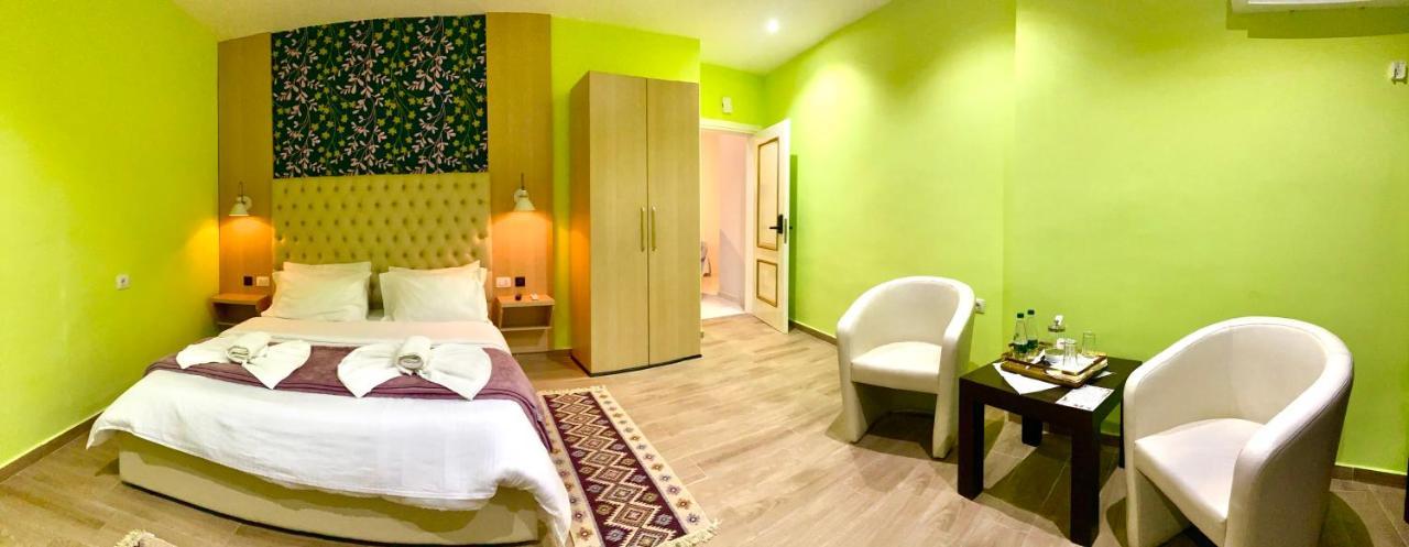 Pilo Lala Hotel Lushnjë Buitenkant foto